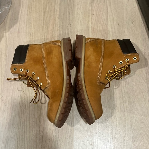 SOLD:Timberland women’s classic boot - Picture 5 of 8
